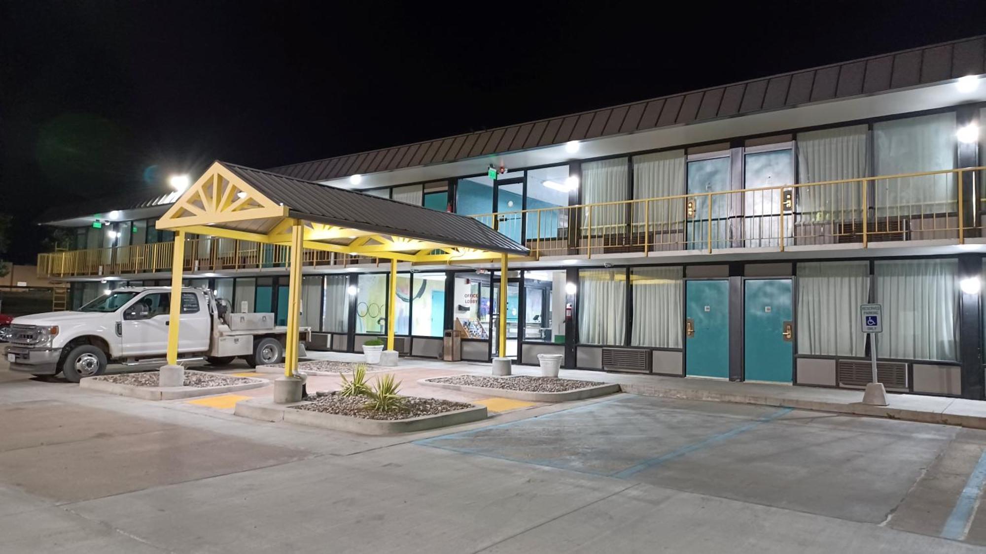 Econo Lodge Oak Grove-Blue Springs Eksteriør billede